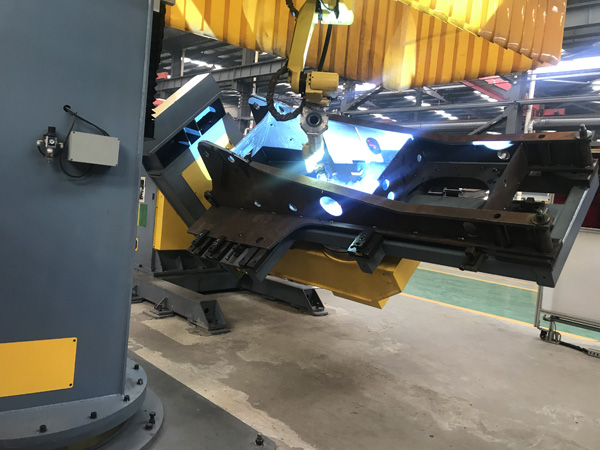 焊接机器人主要由什么组成?